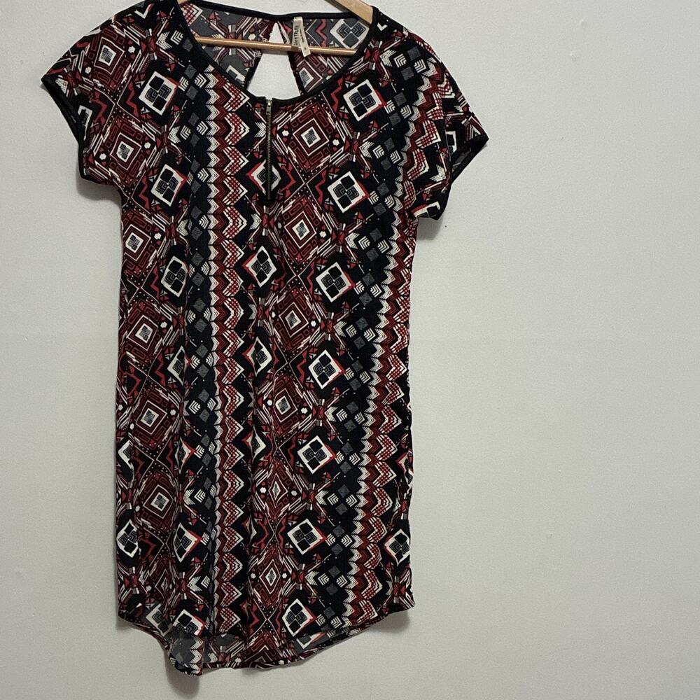 Live 4 Truth Shift Dress Geometric Black Red White Short Sleeve Round Neck S
